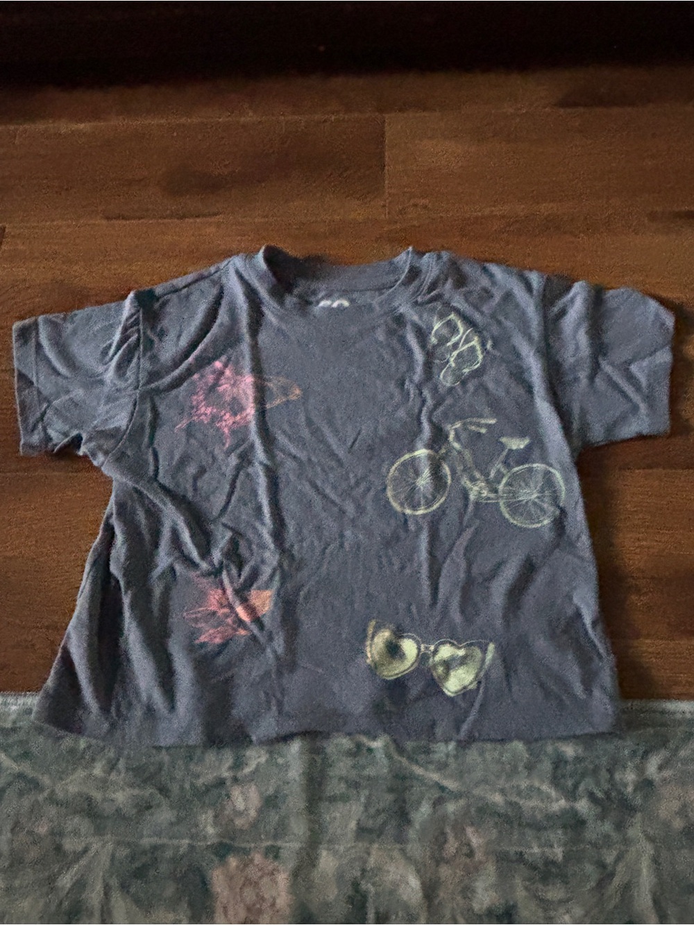 SO boxy Short Sleeve Tee in Navy with Bicycle & Sunglasses Print in size 8